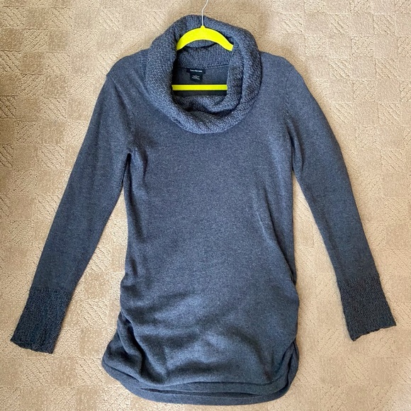 Calvin Klein sweater - Picture 1 of 3